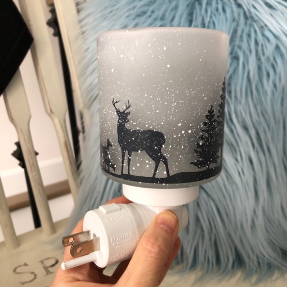 Scentsy WILDLIFE Mini Plug In Wax Warmer Lighted Frosted Glass Winter Deer Trees - Picture 4 of 16
